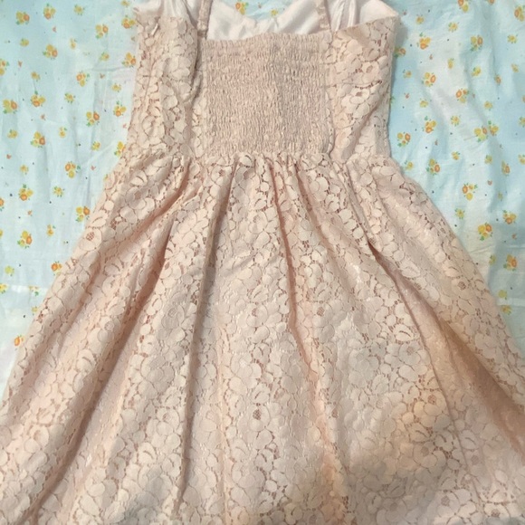 Talula pink lace dress - Picture 3 of 5